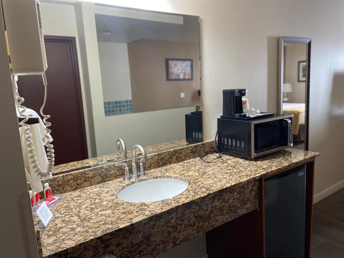 Toppenish Inn And Suites Εξωτερικό φωτογραφία
