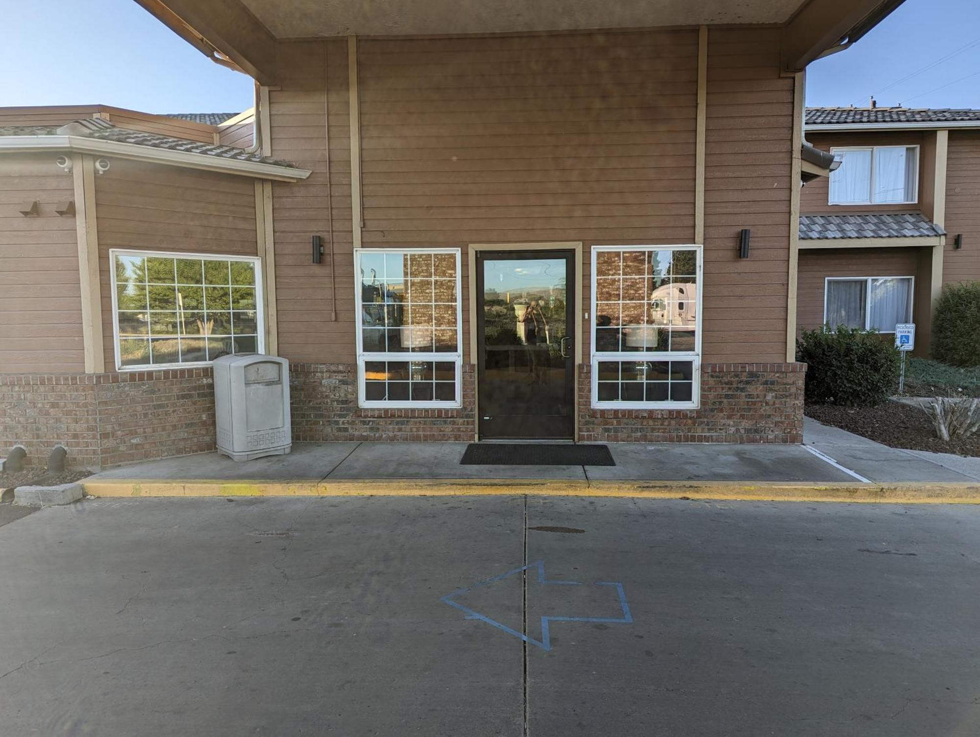 Toppenish Inn And Suites Εξωτερικό φωτογραφία