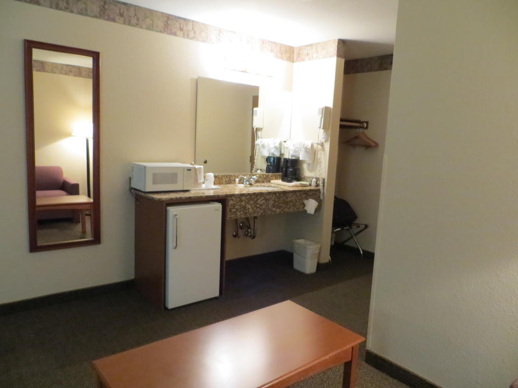 Toppenish Inn And Suites Εξωτερικό φωτογραφία